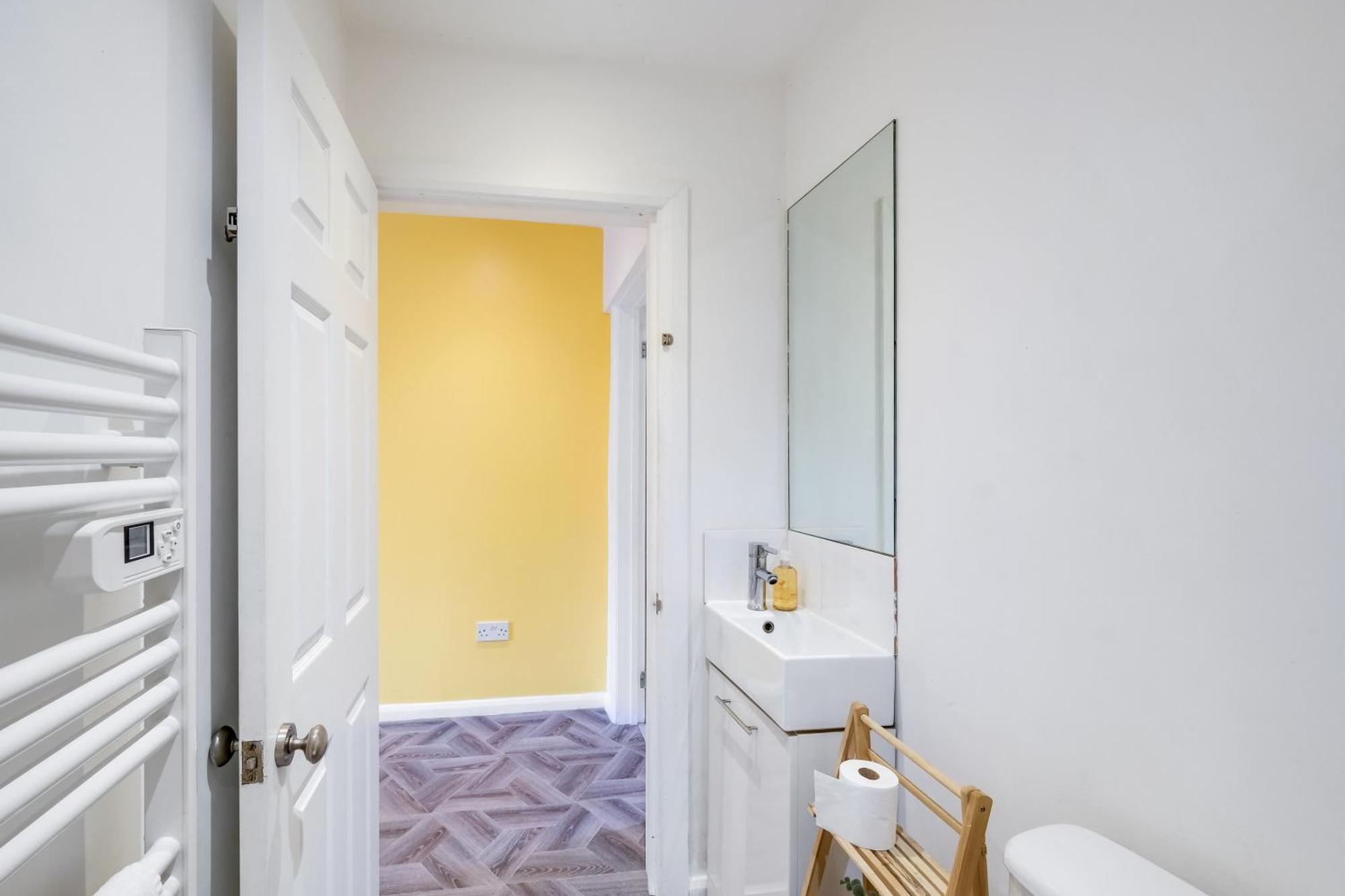 Kings House Apartment Hayes, West London Apt A Northolt  Екстериор снимка